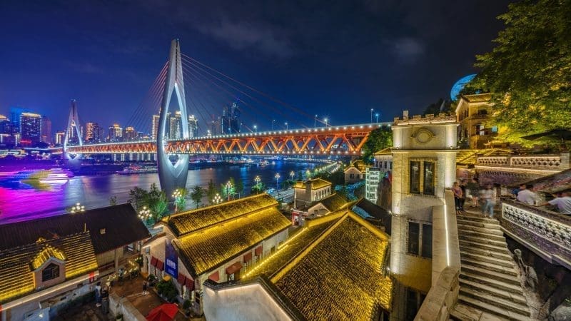 重慶自然醒輕鬆行包車一日遊 | 好吃街＋穿樓輕軌＋下浩夜景＋慶渝宴宮廷秀