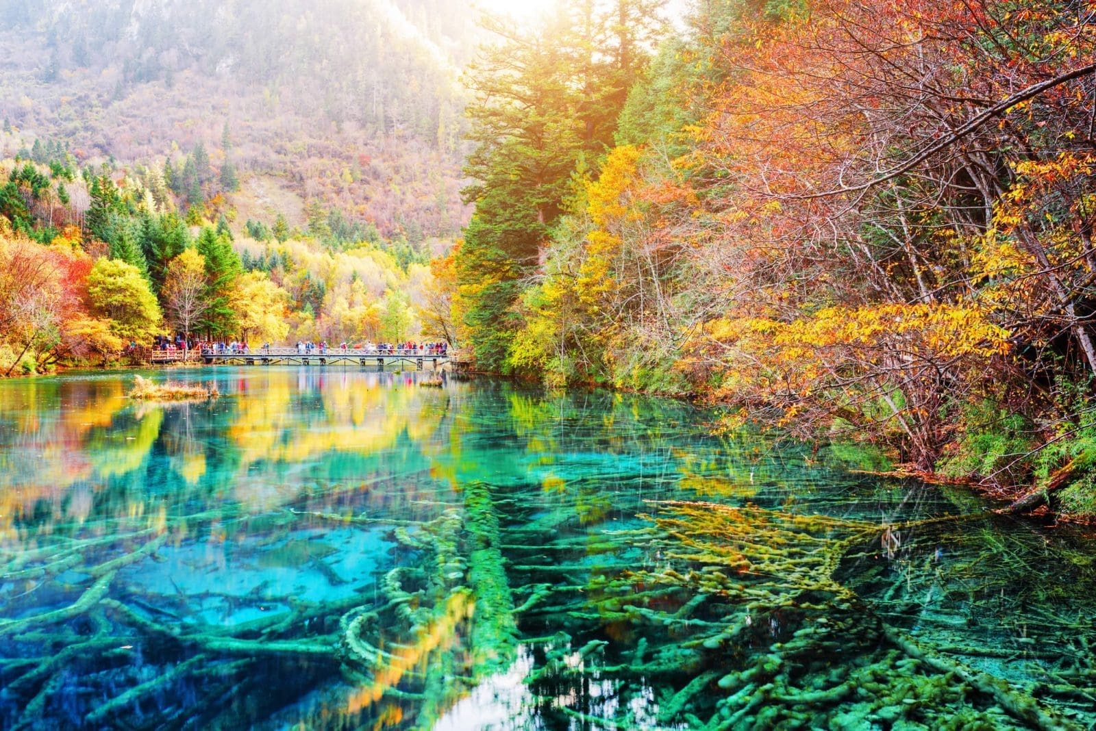 jiuzhaigou-peak-vs-off-season
